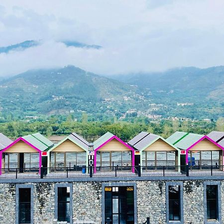 Iyi Luxury Inn Swat Saidu Sharif Eksteriør billede