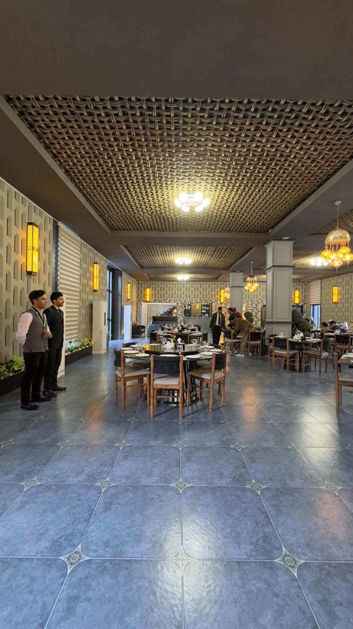 Iyi Luxury Inn Swat Saidu Sharif Eksteriør billede