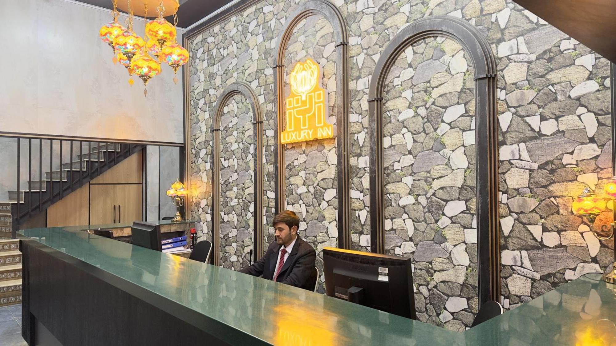 Iyi Luxury Inn Swat Saidu Sharif Eksteriør billede