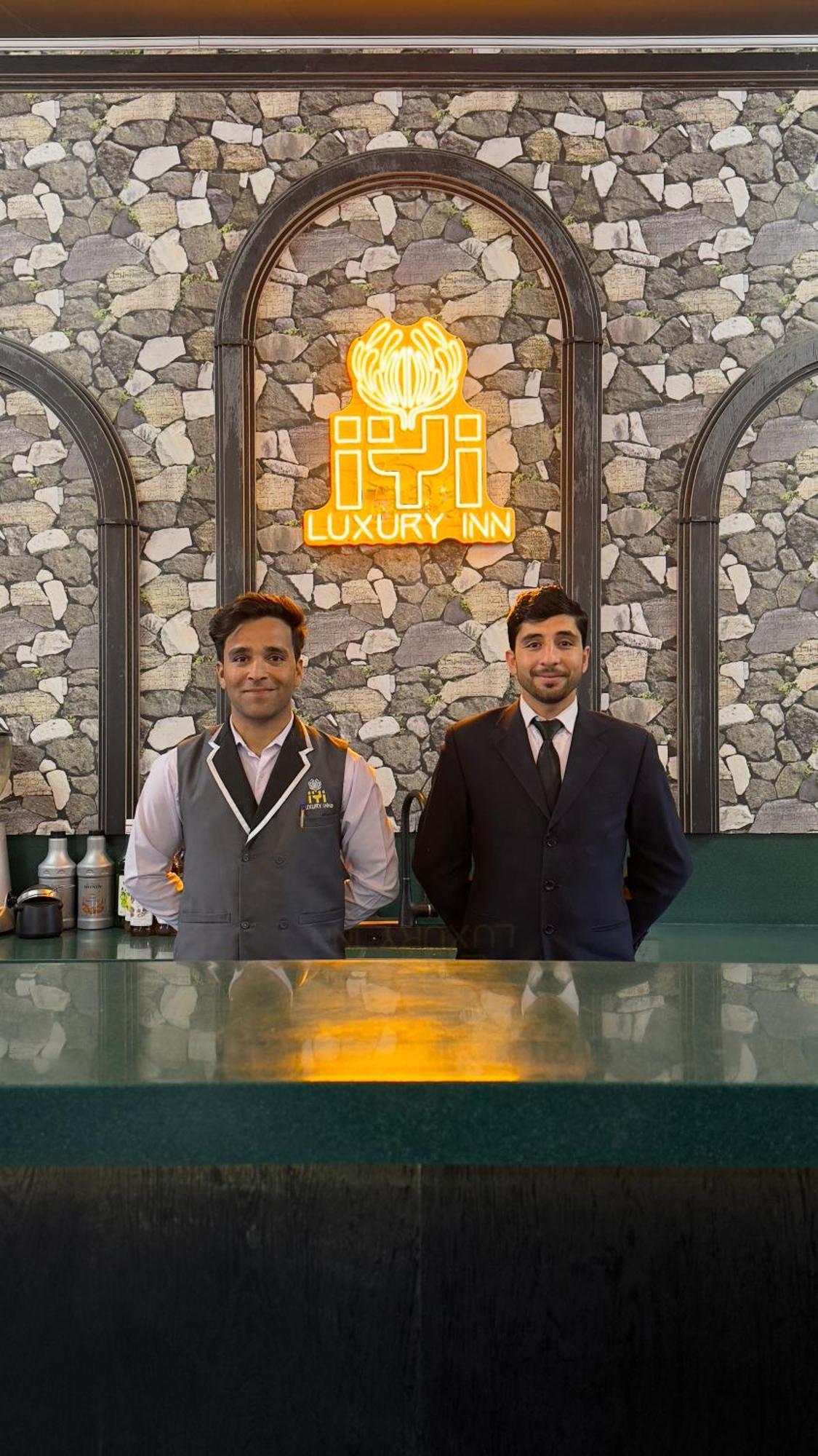 Iyi Luxury Inn Swat Saidu Sharif Eksteriør billede