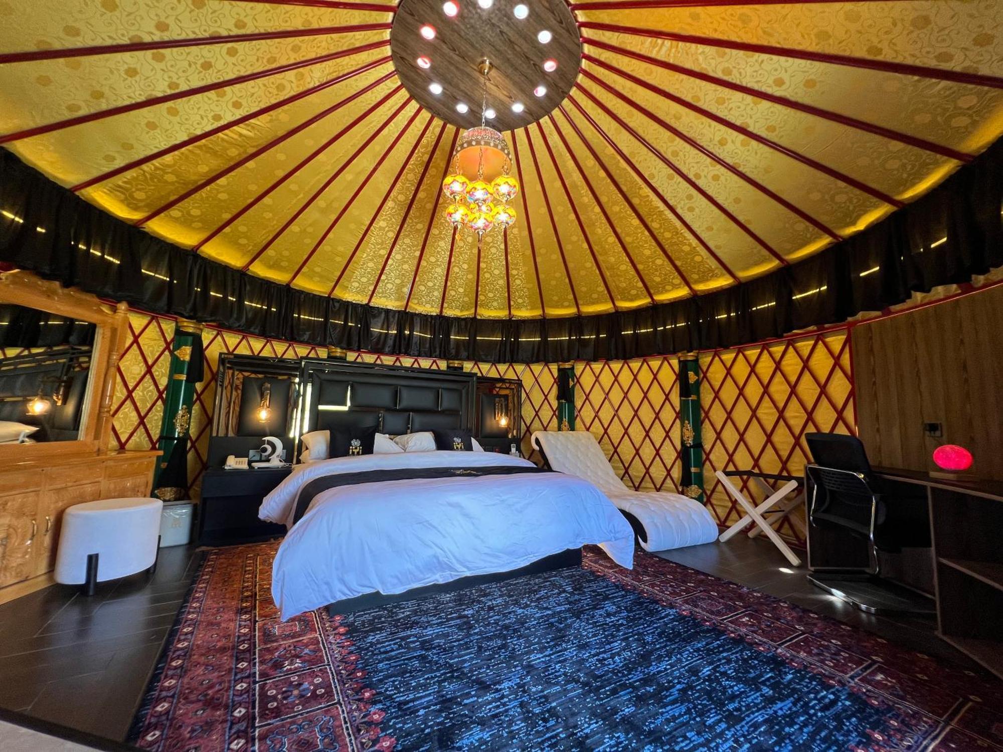 Iyi Luxury Inn Swat Saidu Sharif Eksteriør billede
