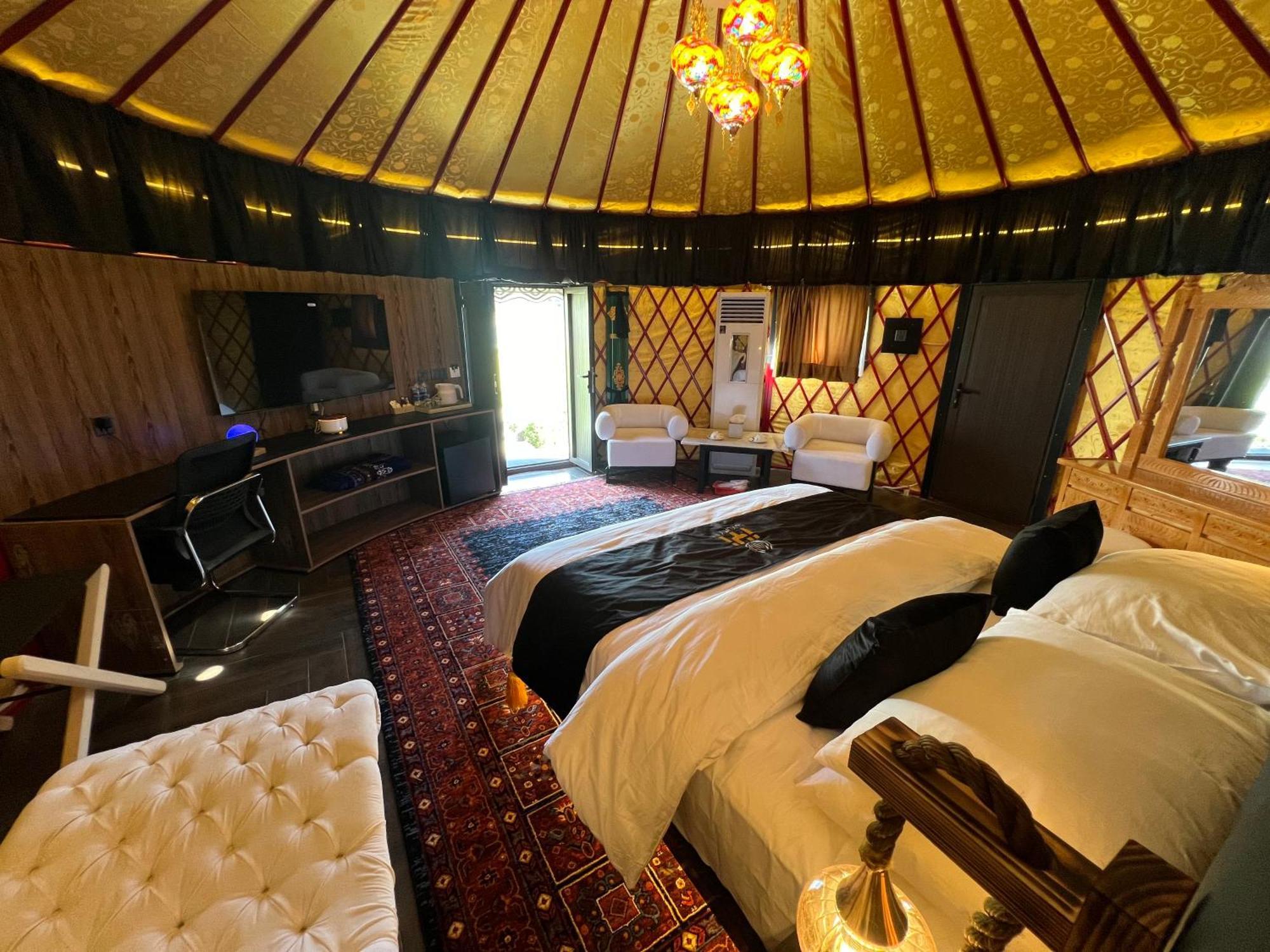 Iyi Luxury Inn Swat Saidu Sharif Eksteriør billede