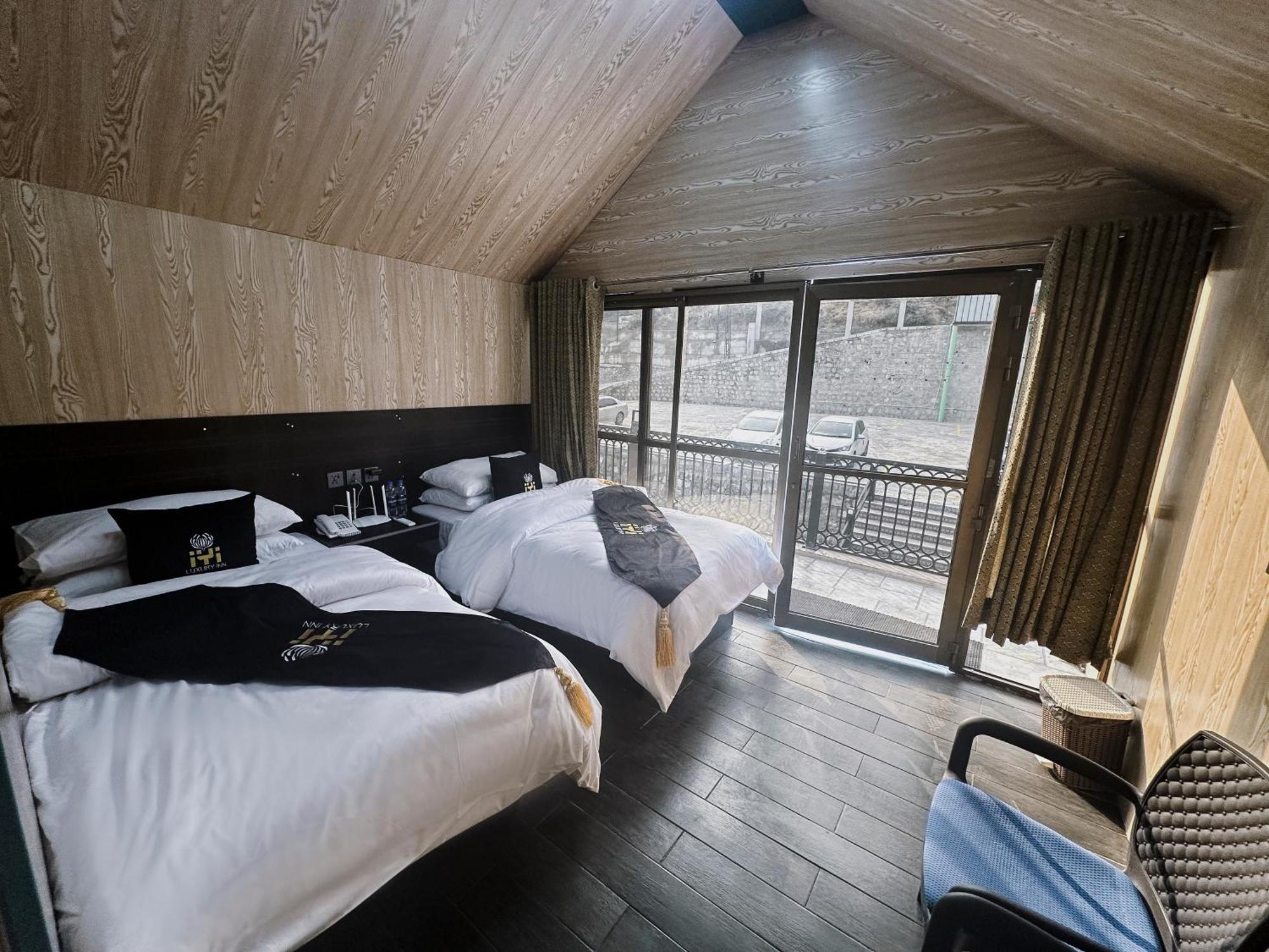 Iyi Luxury Inn Swat Saidu Sharif Eksteriør billede
