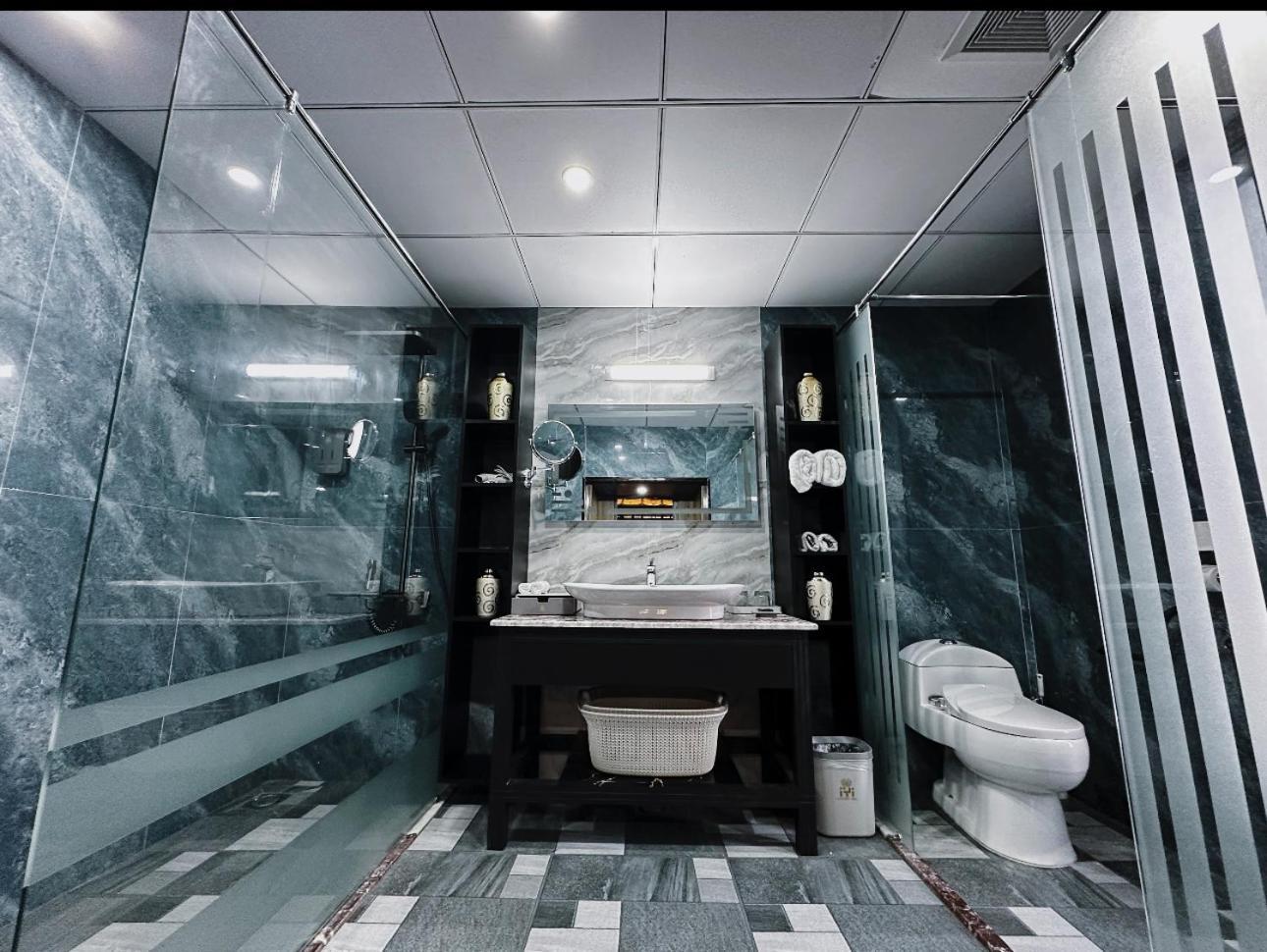 Iyi Luxury Inn Swat Saidu Sharif Eksteriør billede