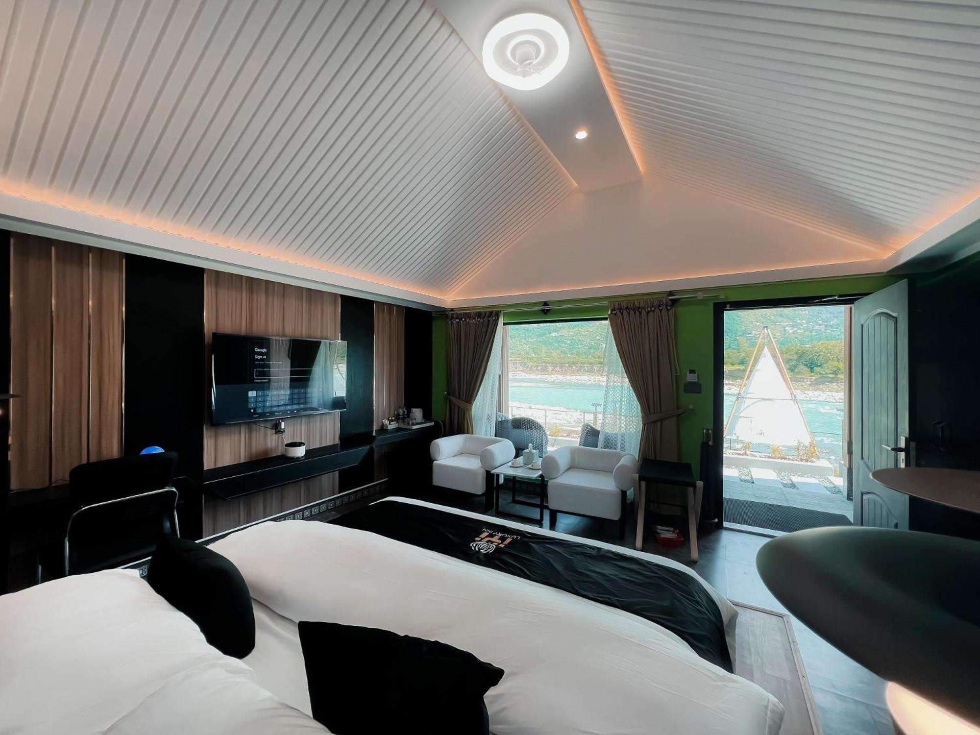 Iyi Luxury Inn Swat Saidu Sharif Eksteriør billede