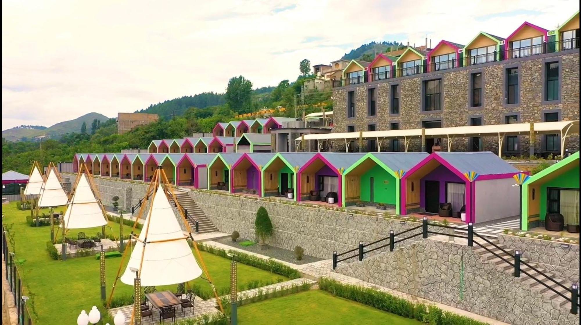 Iyi Luxury Inn Swat Saidu Sharif Eksteriør billede