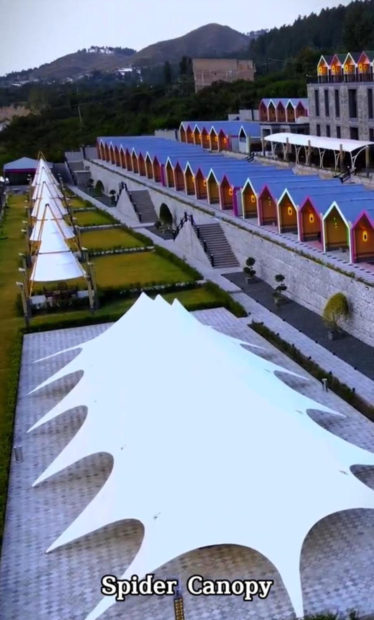 Iyi Luxury Inn Swat Saidu Sharif Eksteriør billede