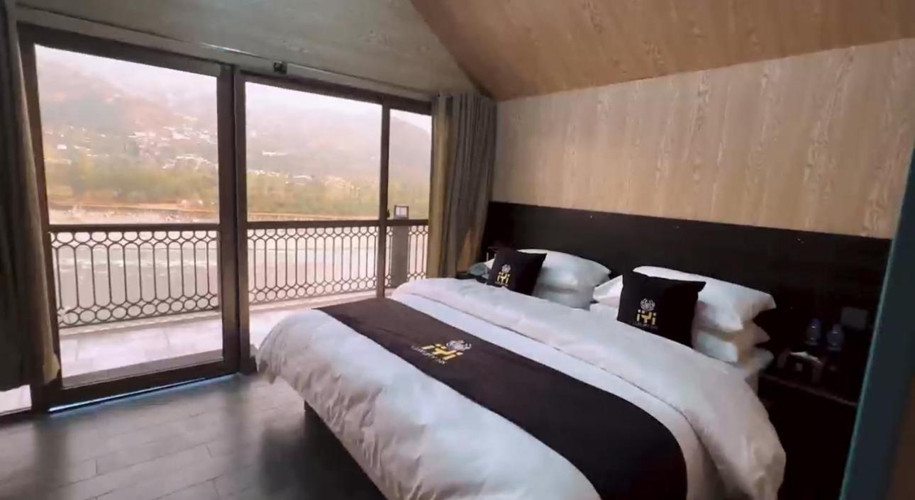 Iyi Luxury Inn Swat Saidu Sharif Eksteriør billede