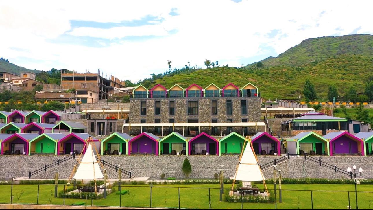 Iyi Luxury Inn Swat Saidu Sharif Eksteriør billede