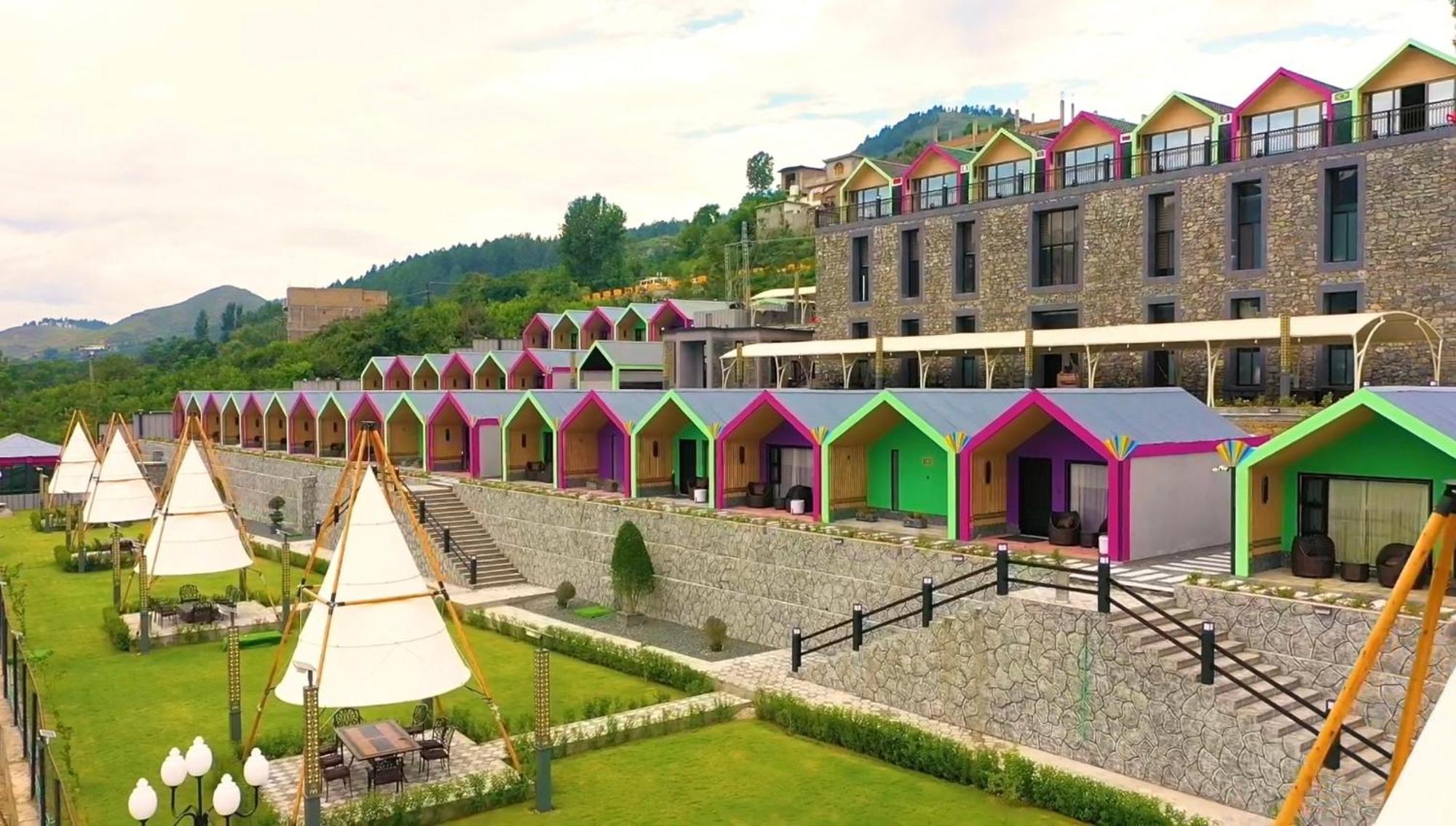 Iyi Luxury Inn Swat Saidu Sharif Eksteriør billede