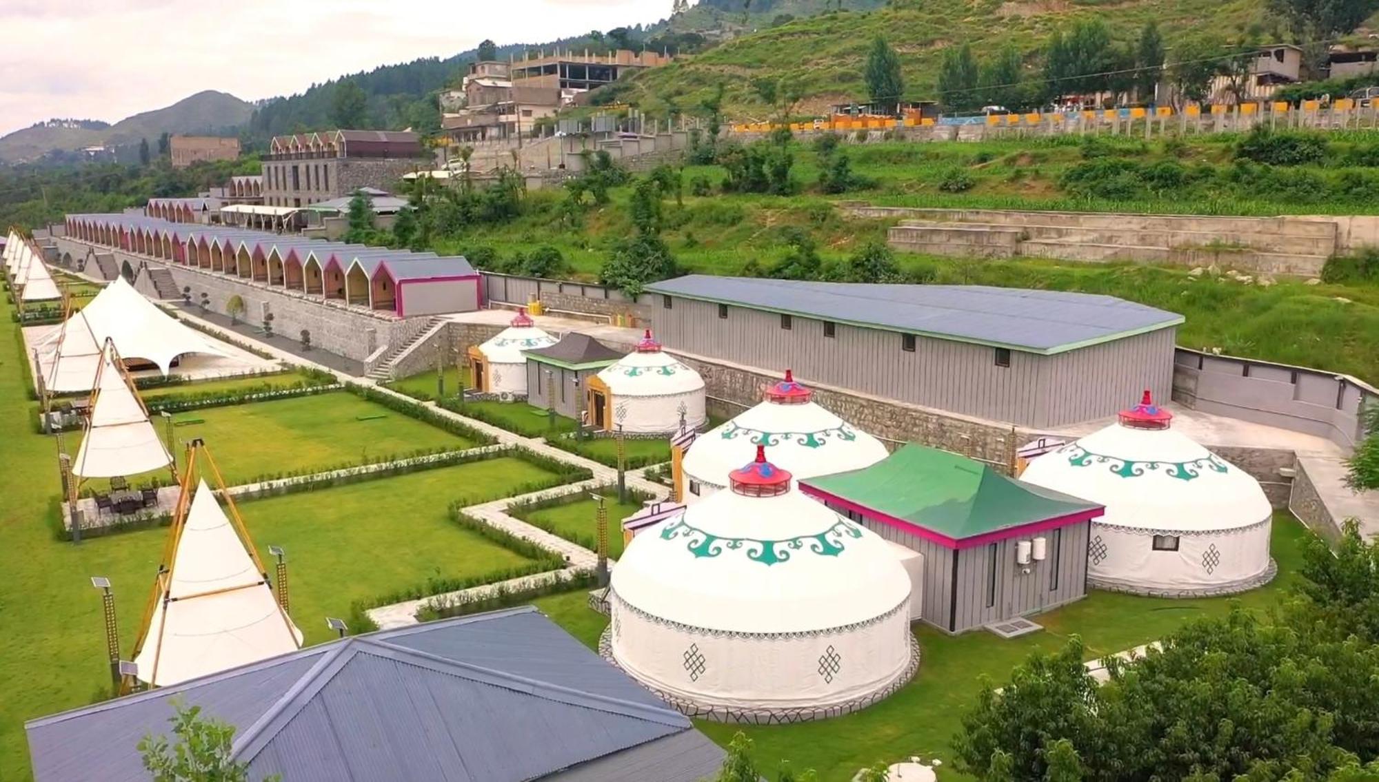 Iyi Luxury Inn Swat Saidu Sharif Eksteriør billede