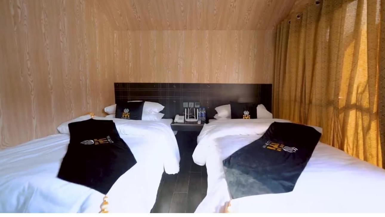 Iyi Luxury Inn Swat Saidu Sharif Eksteriør billede