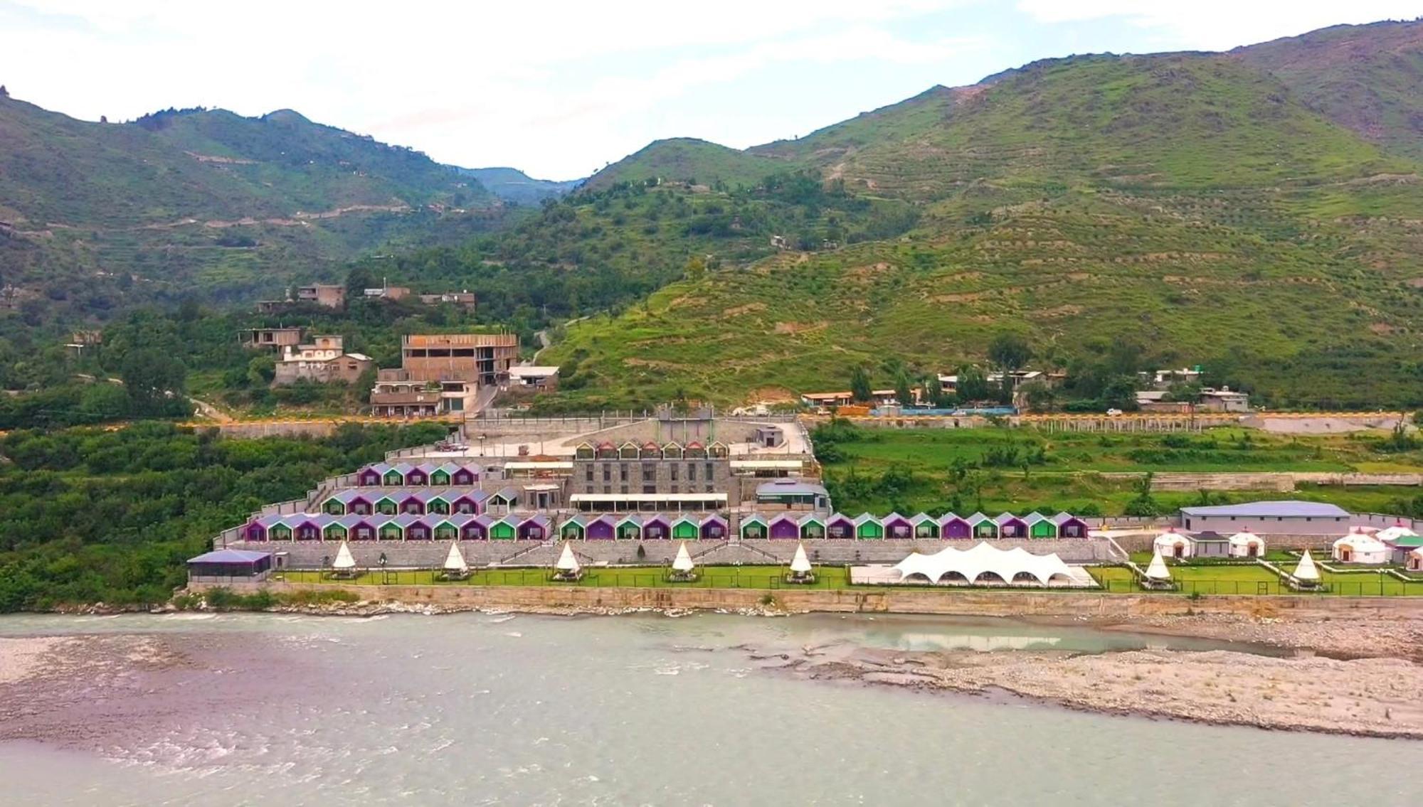 Iyi Luxury Inn Swat Saidu Sharif Eksteriør billede