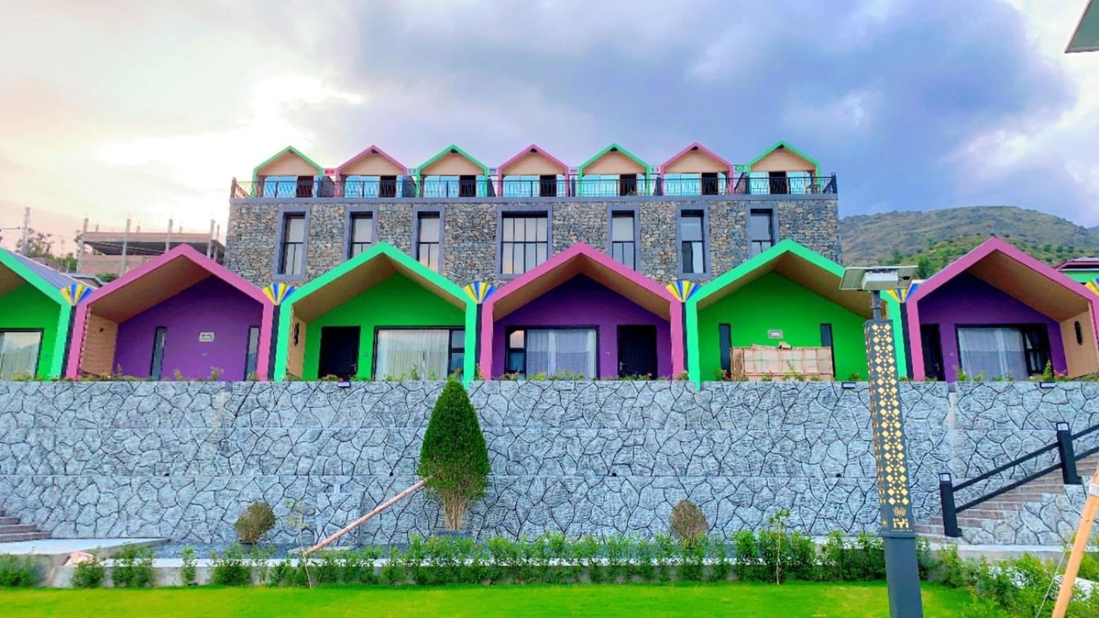 Iyi Luxury Inn Swat Saidu Sharif Eksteriør billede