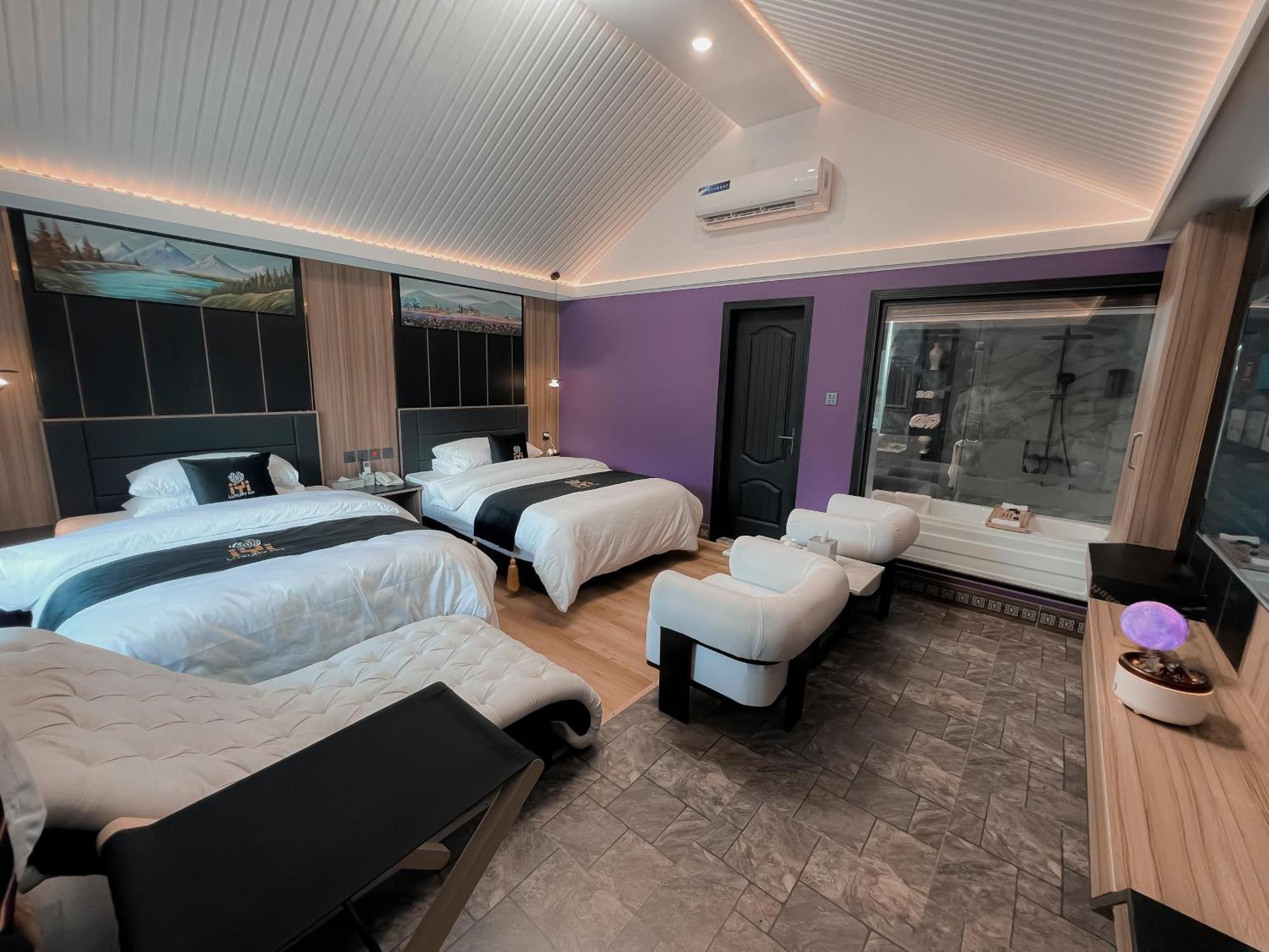 Iyi Luxury Inn Swat Saidu Sharif Eksteriør billede